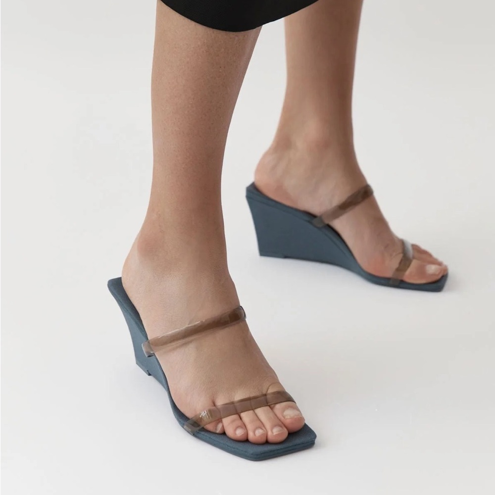 ST. AGNI Transparent Wedge in Slate - Picture 8 of 10